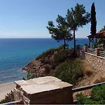 The George - Hospitality Beyond 2* 리메나리아