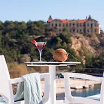 The George - Hospitality Beyond 2* 리메나리아