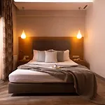 The George - Hospitality Beyond 2* 리메나리아