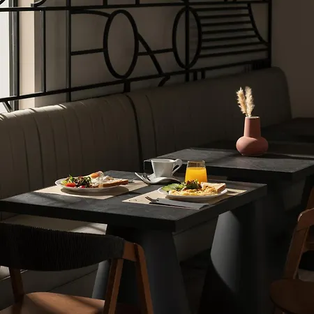 The George - Hospitality Beyond Hotel 2*